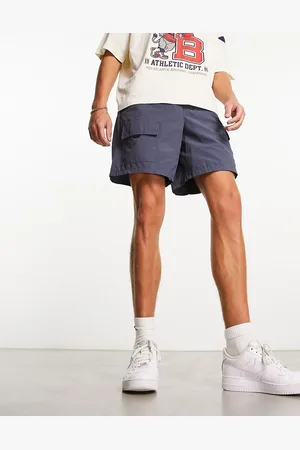 New Look Multi pocket cargo shorts in dark