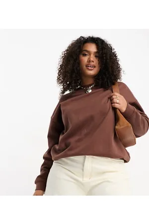 Heartbreak Plus Sweatshirt in chocolate