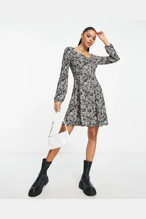 QED London Sweetheart neckline mini swing dress in floral
