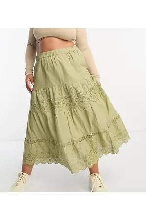Reclaimed Plus prairie skirt in khaki broderie