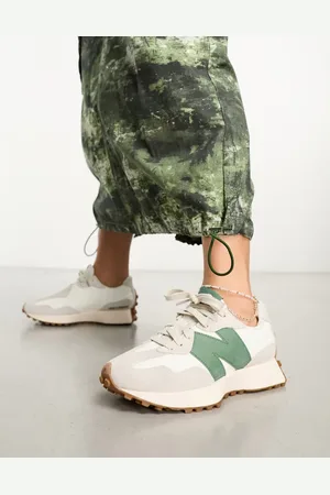 New Balance 327 trainers in & green