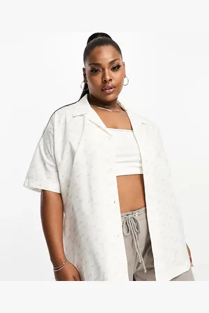 Nike Plus Everyday Modern woven AOP shirt in sail