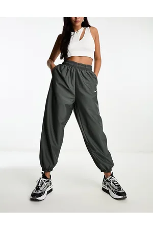 New Nike Sportswear Icon Clash High Rise Women's Black Pants Size Large |  Womens black pants, Women, Black trousers