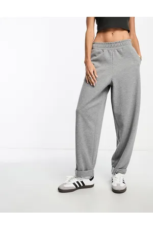 ASOS DESIGN low rise straight leg jogger with pintuck in black