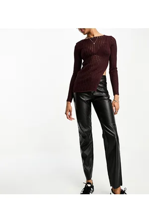 The Brown *faux* Leather Pants That make any outfit - Val en la Casa |  Brown leather pants, Brown outfit, Leather pants outfit