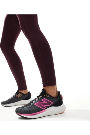 New Balance Arishi running trainers in