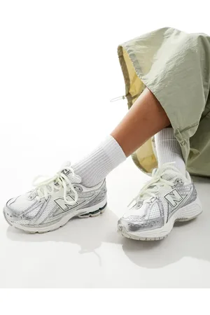New Balance 1906 trainers in metallic