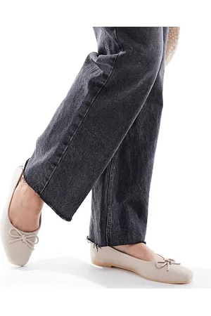Truffle Collection Wide fit bow detail ballet pump in beige