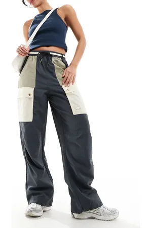 Ellesse Ferreti cargo pants in dark