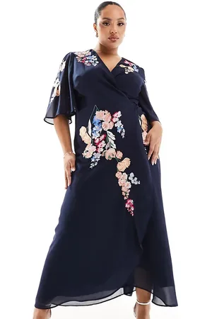 HOPE & IVY Flutter sleeve embroidered wrap midi dress in