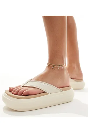 Reef Cushion Bondi flip flops in beige