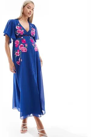 HOPE & IVY Embroidered midi dress with floaty sleeve in