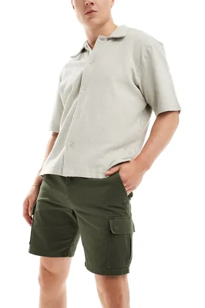 New Look Cargo shorts in dark khaki