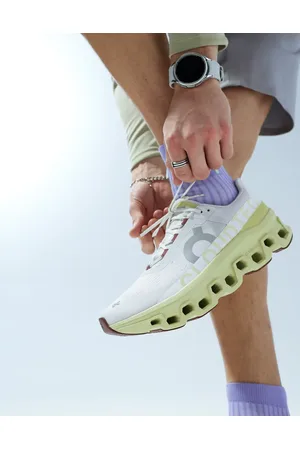 On Running ON Cloudmonster running trainers in white frost acacia