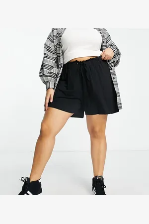 Pieces® Pieces Curve shorts with paperbag waist in