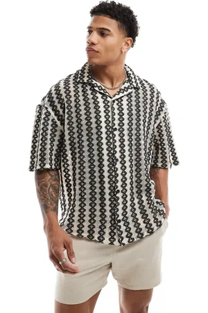 Pull&Bear Textured geometric patterned shirt in and white