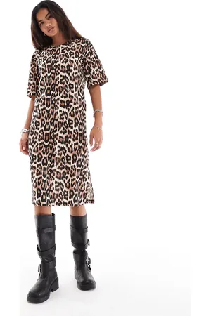 Noisy May Midi t-shirt dress in leo print