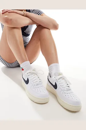 Nike Air Force 1 trainer in off and navy
