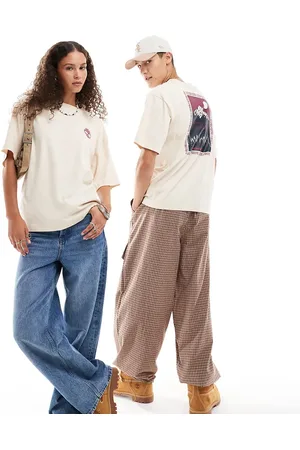 Timberland Oversized mountain graphic t-shirt in beige - Exclusive to Asos