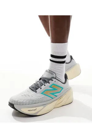 New Balance More running trainers in