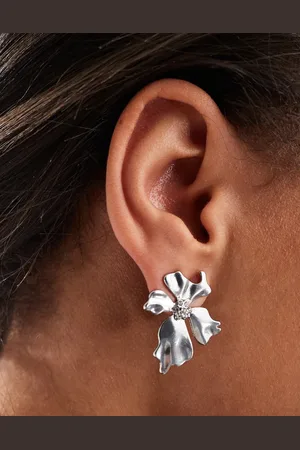DesignB London Molten flower stud earrings in