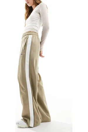 Nike Streetwear straight leg woven cargo pants in khaki