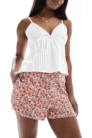Pieces® Floaty shorts in ditsy