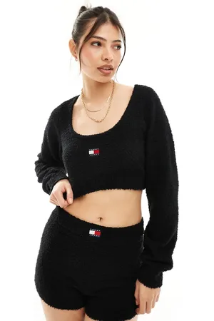 Tommy Hilfiger Scoop neck badge cosy crop jumper in