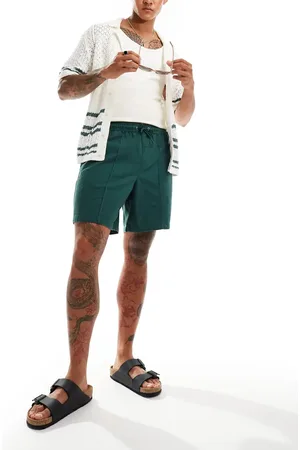 New Look Pintuck shorts in mid