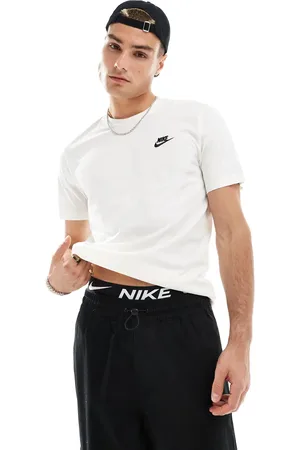 Nike Club t-shirt in off white