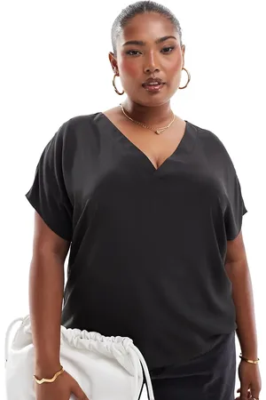 ASOS ASOS DESIGN Curve V neck short sleeve top in