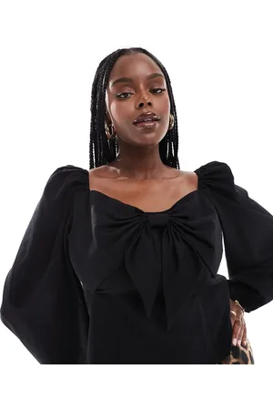 Pretty Lavish Exaggerated bow top in
