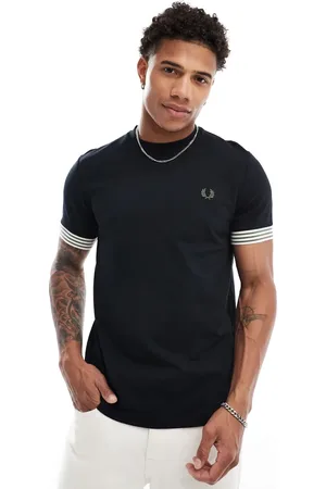 Fred Perry T-shirt in with contrast cuff