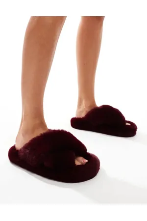 Simmi London Simmi London Fuzzy cross strap slippers in burgundy