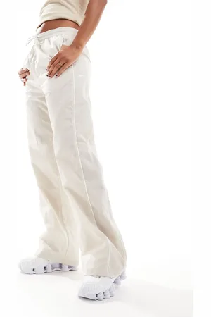 Nike Windrunner trackpant in orewood - STONE