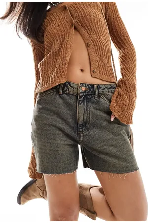 Reclaimed Denim mom short with raw hem in