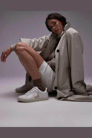 Veja Esplar logo trainer in extra platine leather