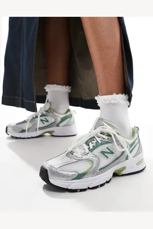 New Balance 530 trainers in and green