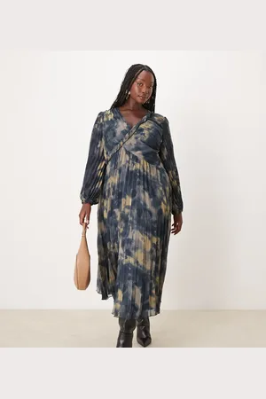ASOS ASOS DESIGN Curve twist detail wrap front pleated midi dress in blurred floral