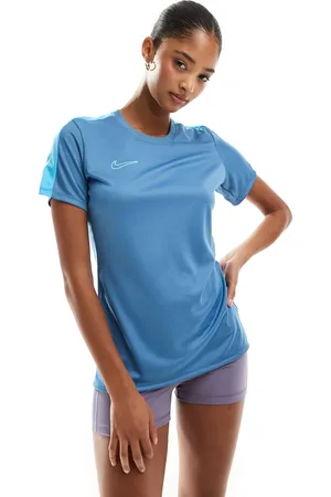 Nike Academy 23 t-shirt in light