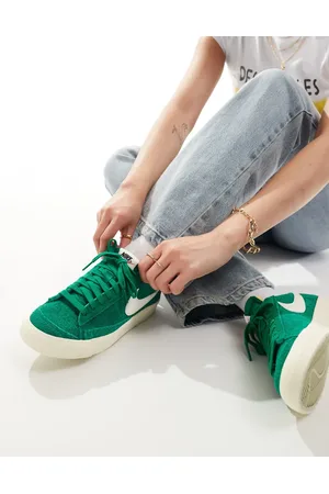 Nike Blazer Low 77 trainer in