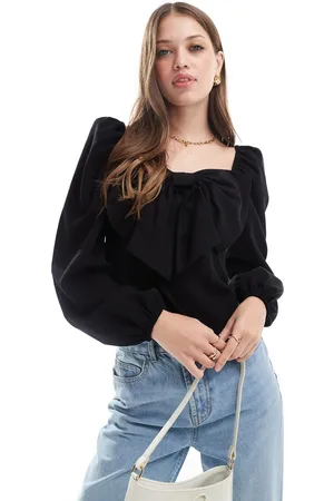 Pretty Lavish Exaggerated bow top in