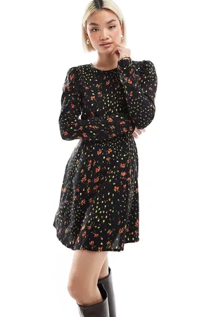 Miss Selfridge Ribbon detail tea dress in floral print