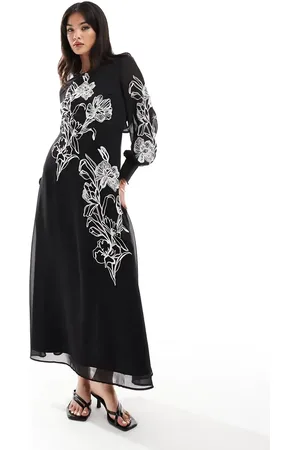 HOPE & IVY Premium full maxi dress in and white embroidery