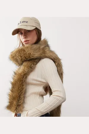 COLLUSION Mid-weight faux fur scarf in