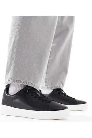 Pull&Bear Lace up contrast sole trainer in