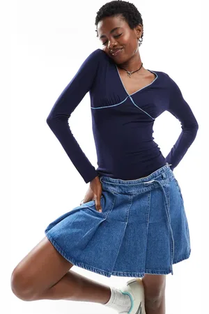 Daisy Street Long sleeve jersey rib v neck top with bow