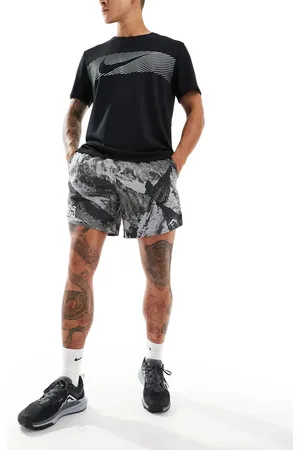 Nike Trail printed 7 inch shorts in