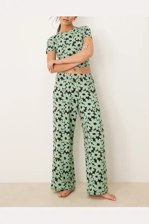 Urban Threads Poly t-shirt and trouser pyjama set in retro floral print