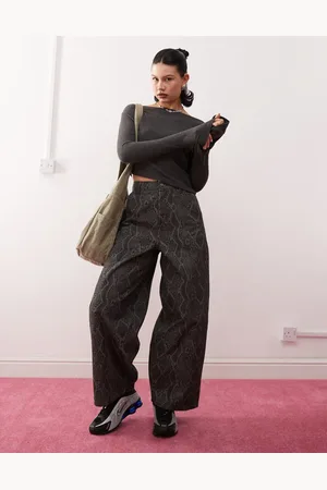 COLLUSION XL balloon jean in snake print
